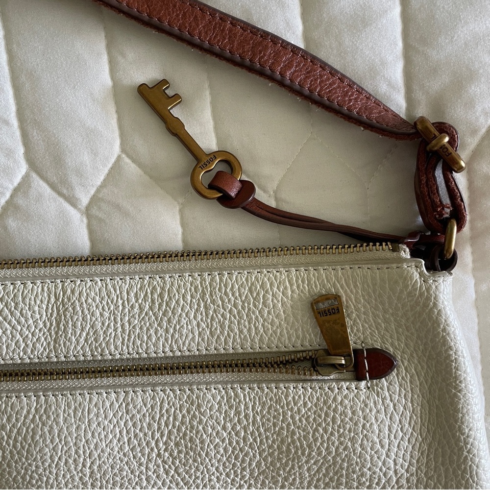 Fossil Genuine Leather Crossbody Bag​ - Picture 5 of 9
